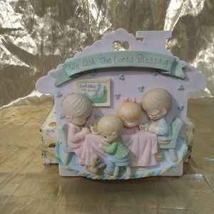 FAMILY PRAYING AT TABLE